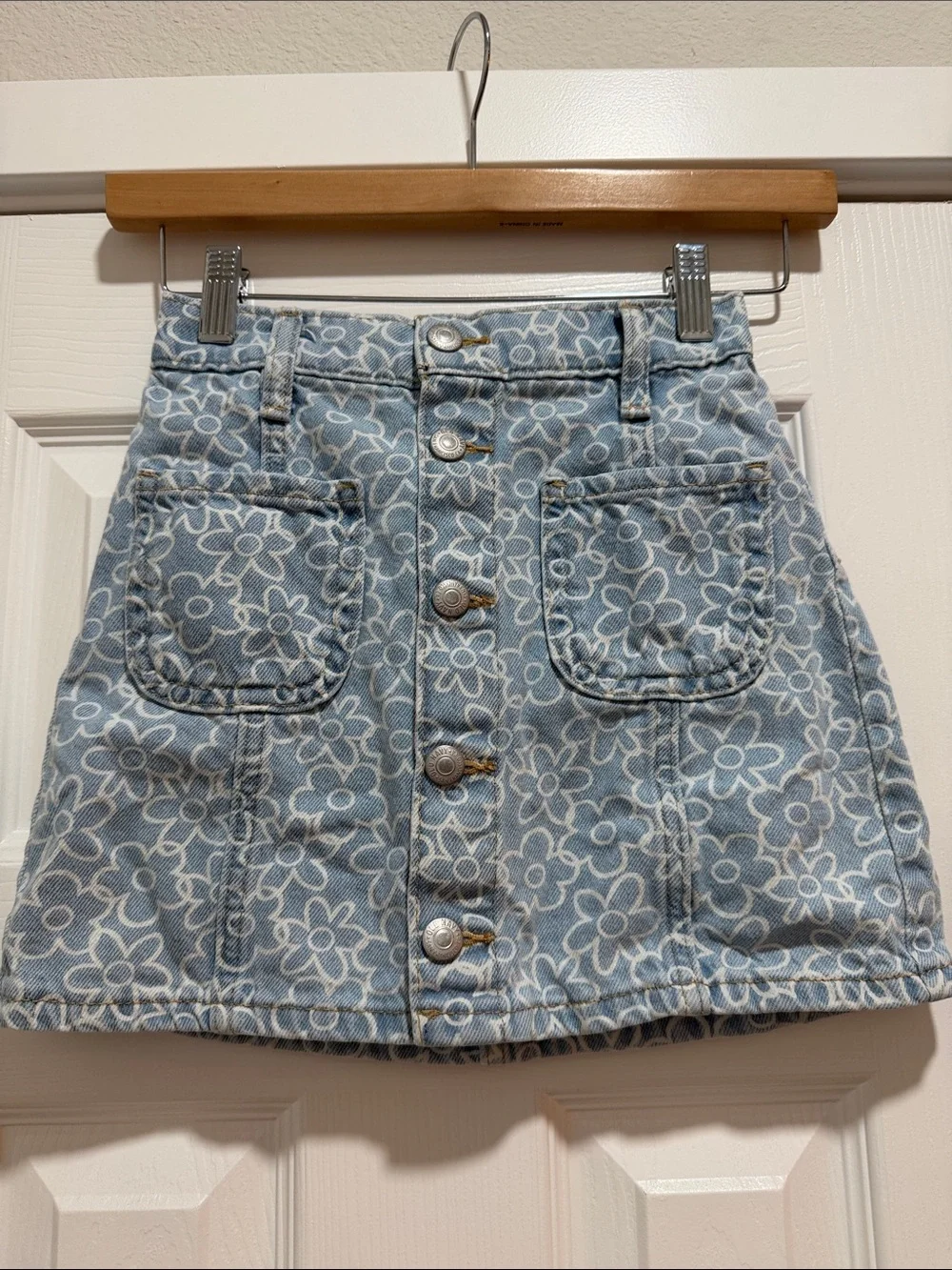 Old Navy Girls Light‎ Blue Floral Denim Button